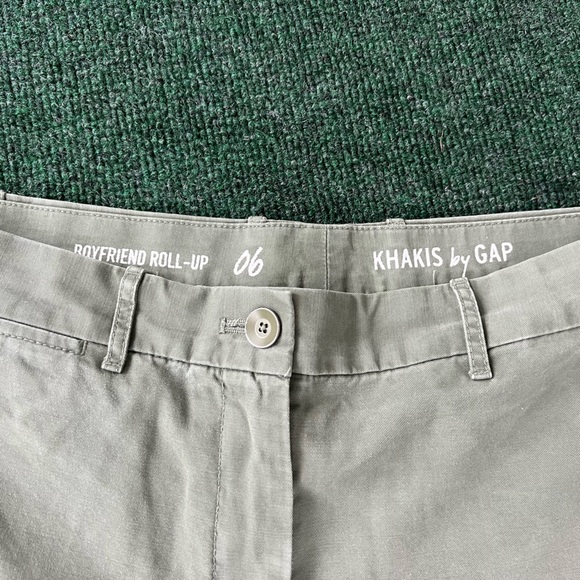 Banana republic, olive green, boyfriend roll up short size 6 - Picture 2 of 2